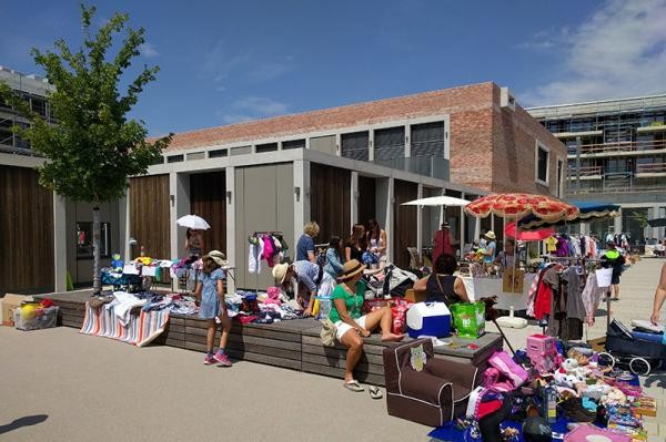 Das Bahnstadtfest im Juli im Schulhof des B3 (Foto: Stadt Heidelberg) Das Bahnstadtfest im Juli im Schulhof des B3 (Foto: Stadt Heidelberg)