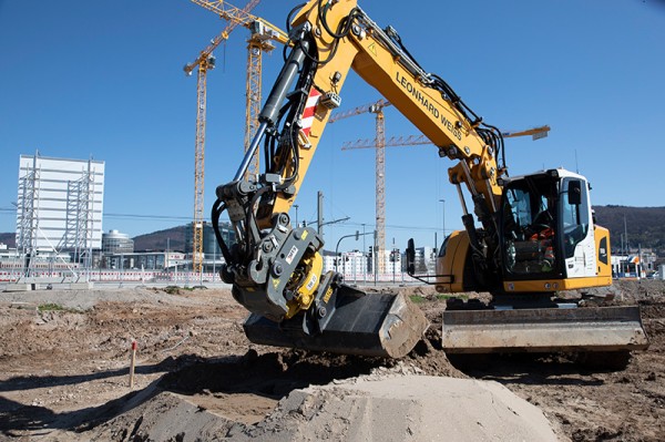 Ein Bagger auf einer Baustelle in der Bahnstadt (Bildnachweis: BSG Heidelberg)