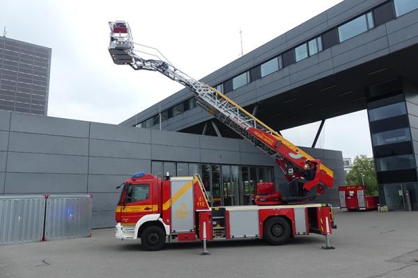 Zwei Drehleiterfahrzeuge der neuen Generation sind bereits in Heidelberg im Dienst – ein drittes wird nun folgen und bei der Einsatzabteilung in Rohrbach eingesetzt. (Foto: Feuerwehr Heidelberg) Feuerwehrauto mit Drehleiter