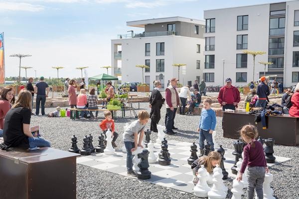 Das Schachfeld ist eines der Spielangebote, die die Stadt Heidelberg für die Zwischennutzung der Pfaffengrunder Terrasse in der Bahnstadt bereitstellt. (Foto: Buck)