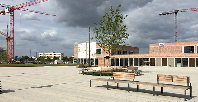 Der Gadamerplatz mit dem Bildungs-, Betreuungs- und Bürgerhaus B³ bildet das neue Herz der Bahnstadt (Foto: Stadt Heidelberg)