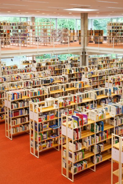Ausleihbereich Stadtbücherei Heidelberg (Foto: Buck)