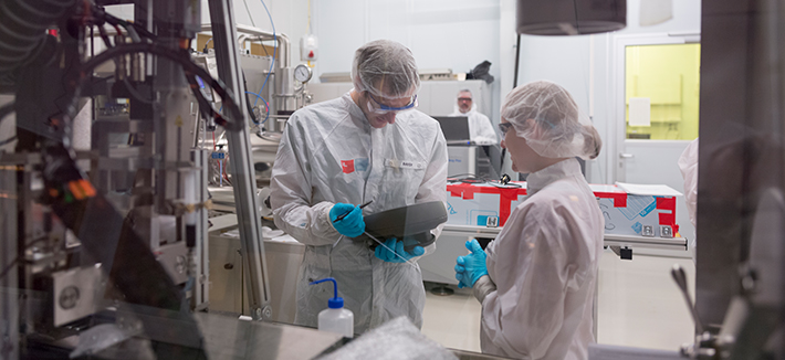 Wissenschaftler bei ihrer Forschung (Foto: Diemer)